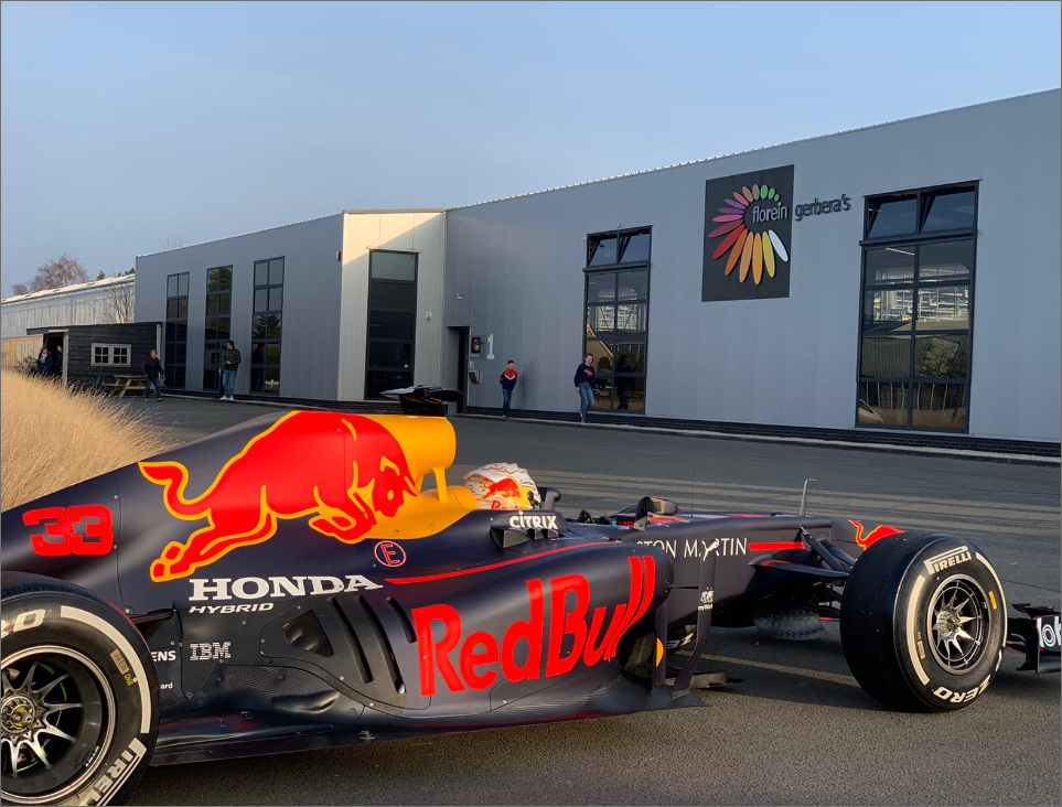 Florein impressie met raceauto